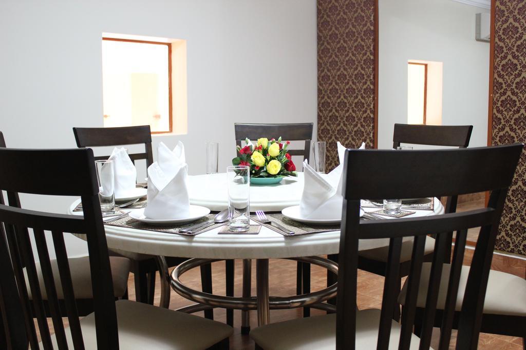 9 Dragon Hotel & Restaurant Пном Пен Екстериор снимка